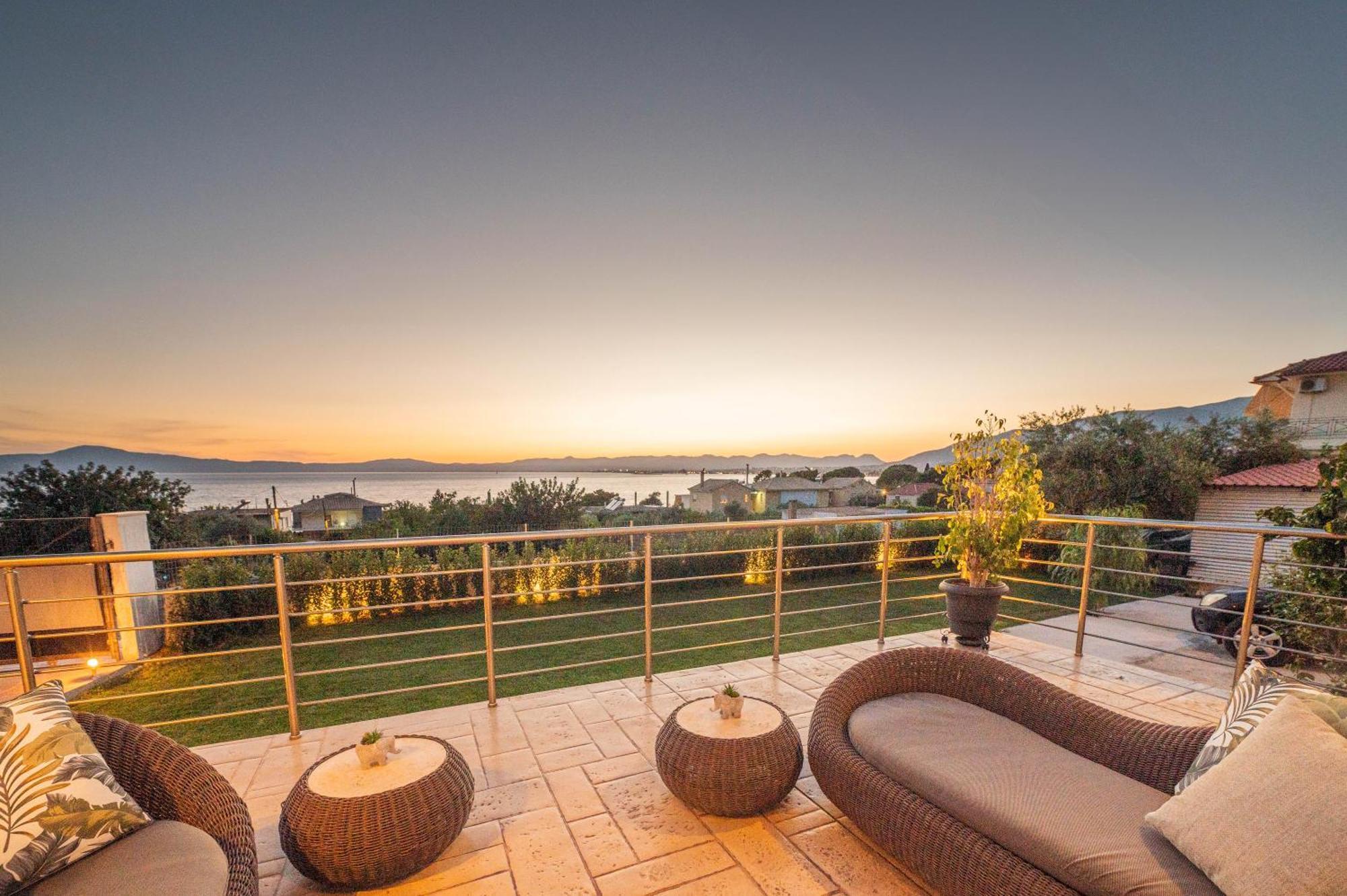 Thea Seaview Luxury Living Villa Каламата Екстериор снимка