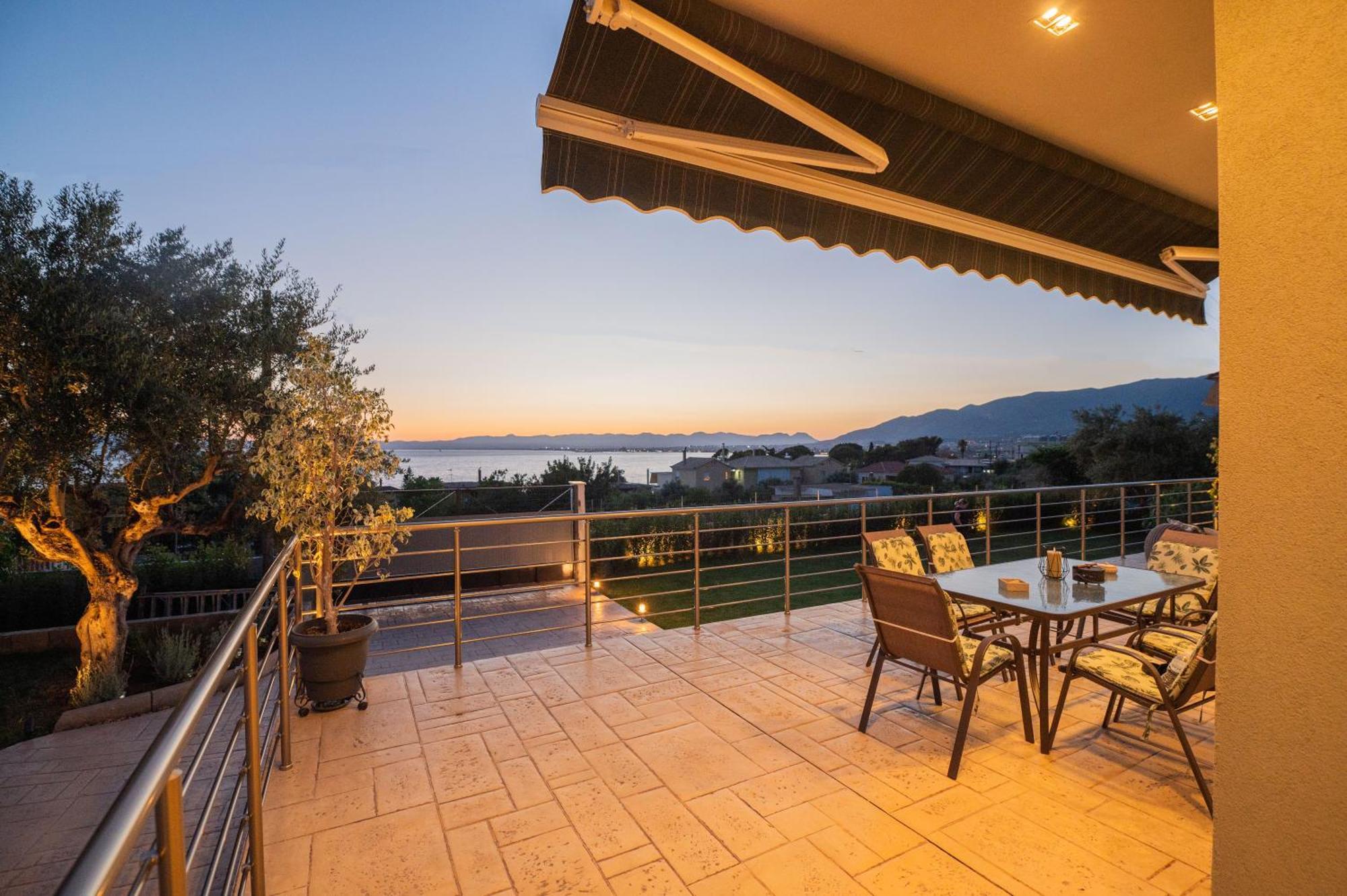 Thea Seaview Luxury Living Villa Каламата Екстериор снимка