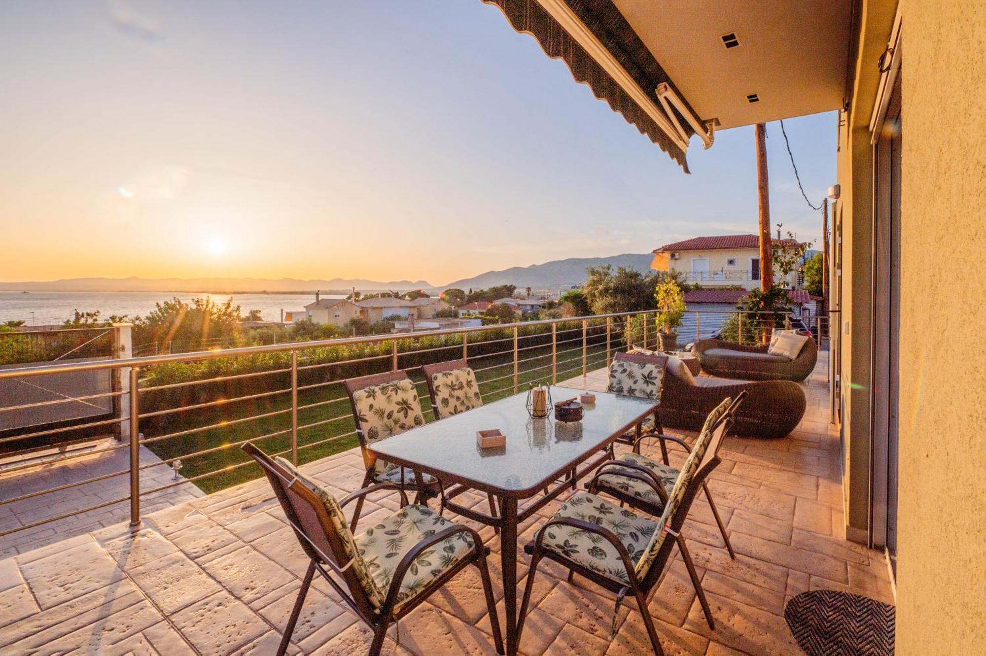 Thea Seaview Luxury Living Villa Каламата Екстериор снимка
