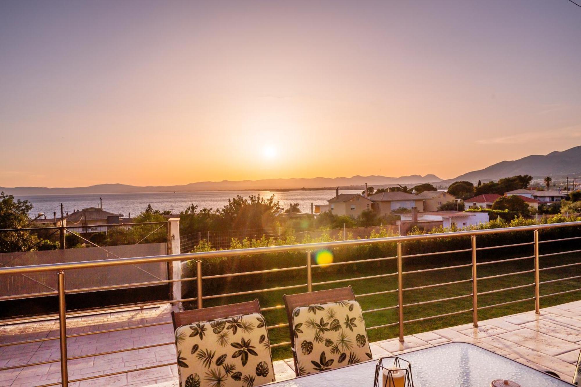 Thea Seaview Luxury Living Villa Каламата Екстериор снимка