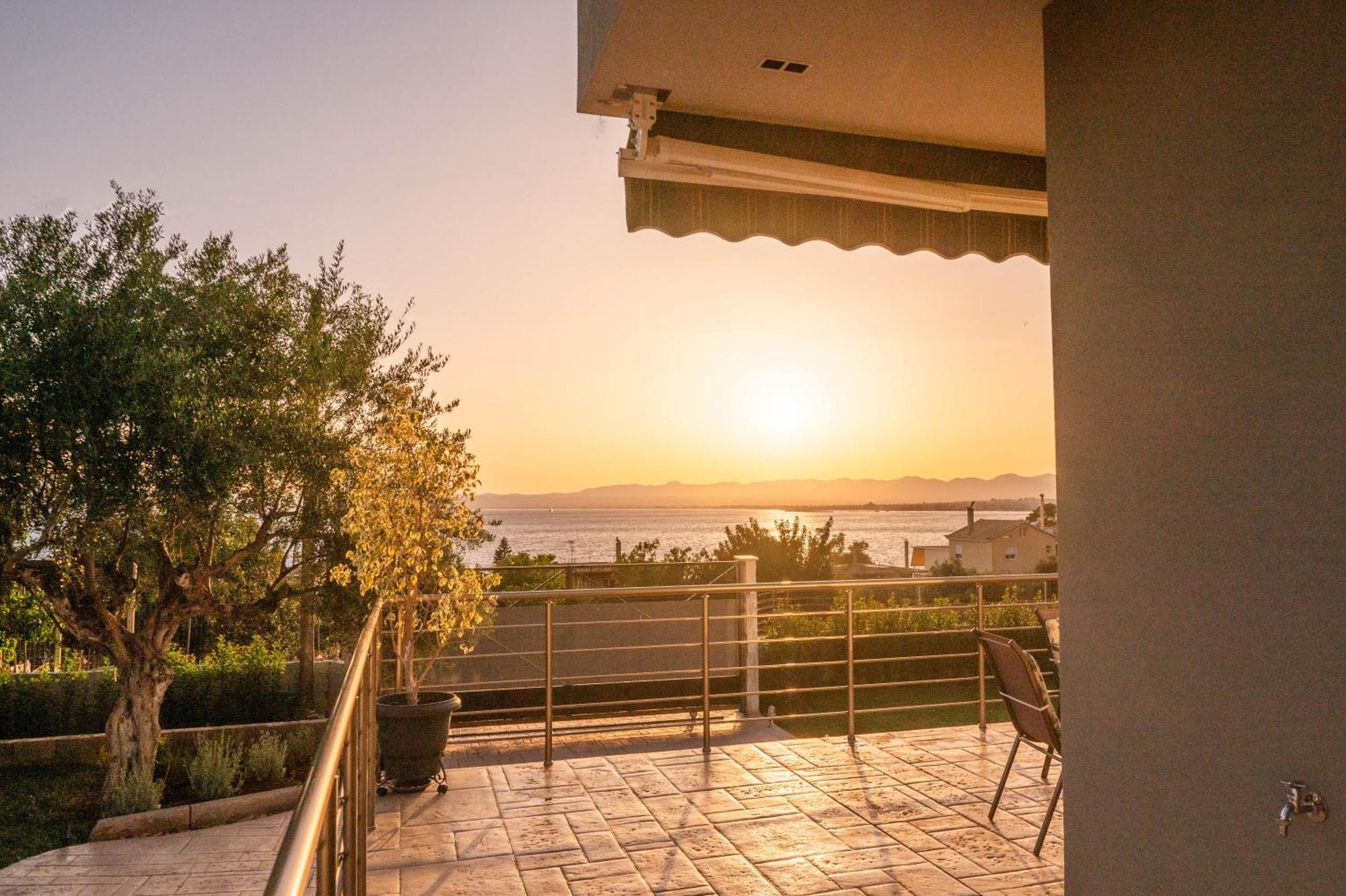 Thea Seaview Luxury Living Villa Каламата Екстериор снимка