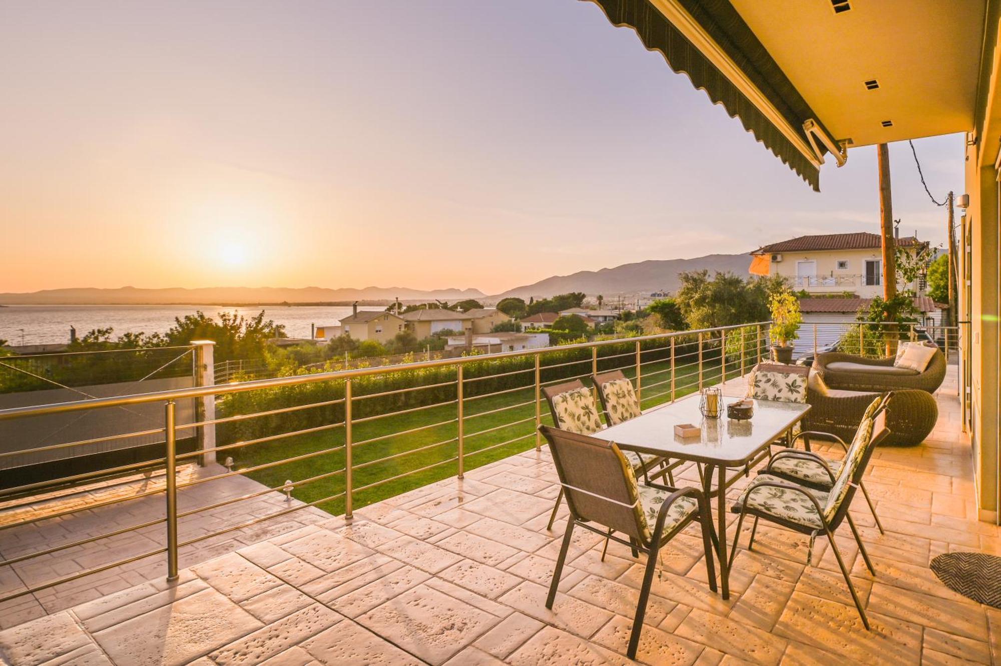 Thea Seaview Luxury Living Villa Каламата Екстериор снимка