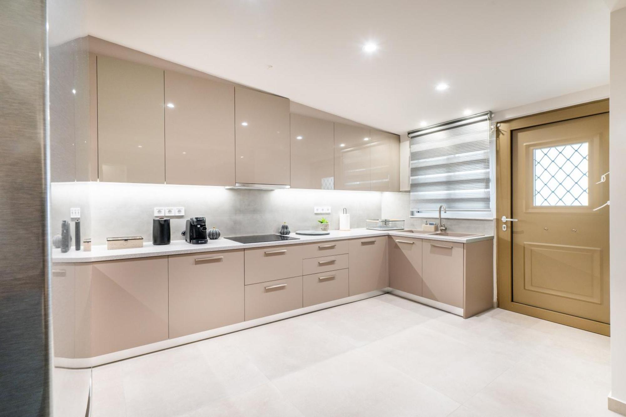 Thea Seaview Luxury Living Villa Каламата Екстериор снимка