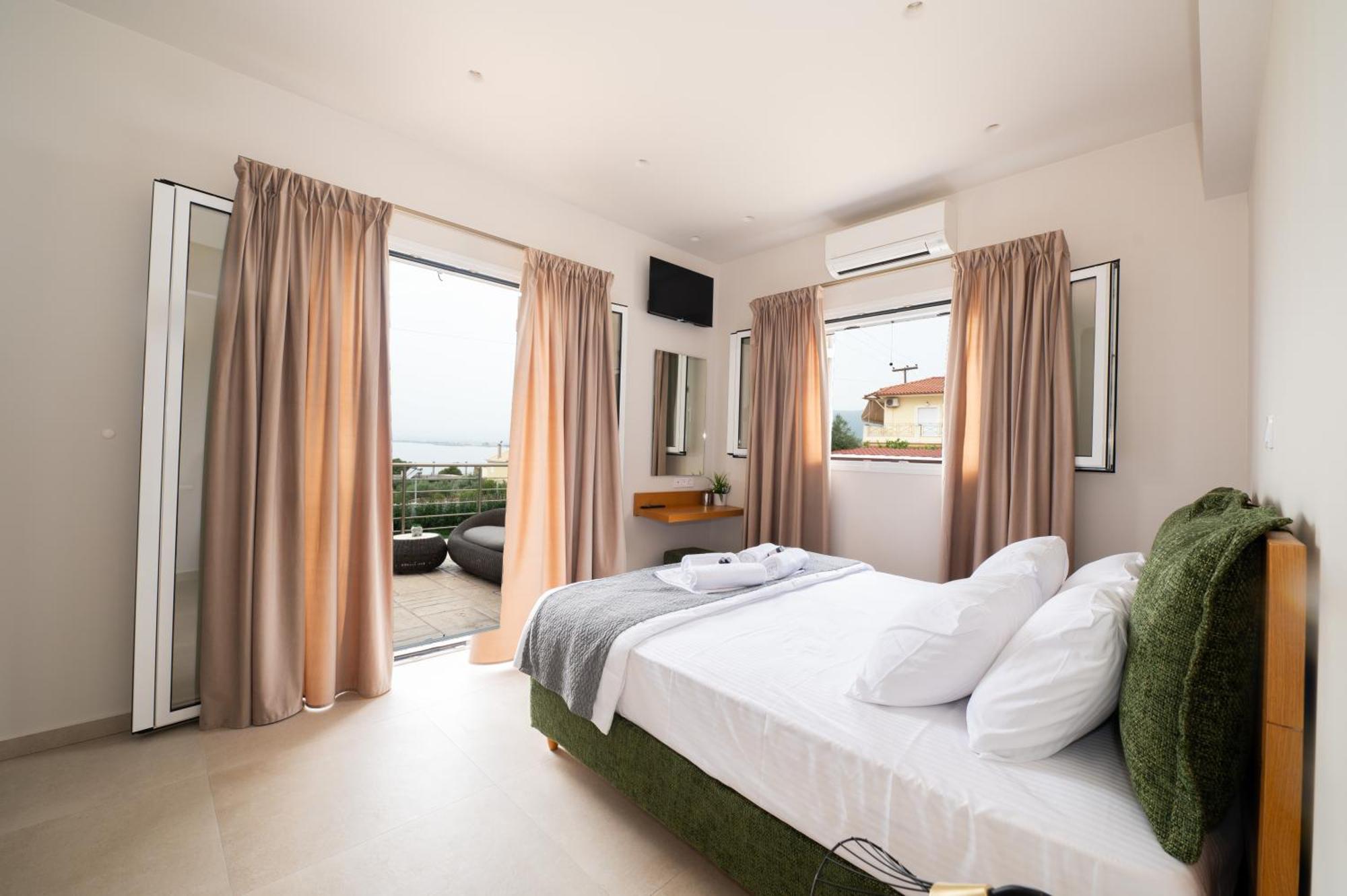 Thea Seaview Luxury Living Villa Каламата Екстериор снимка