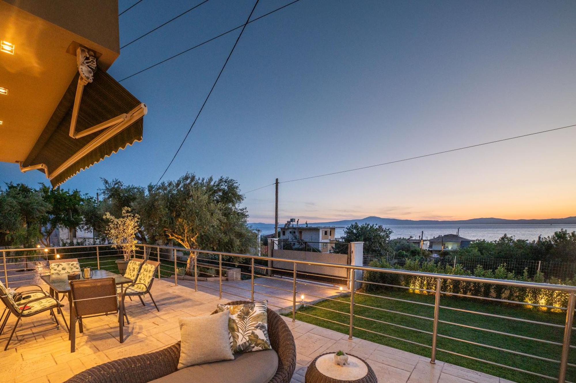 Thea Seaview Luxury Living Villa Каламата Екстериор снимка