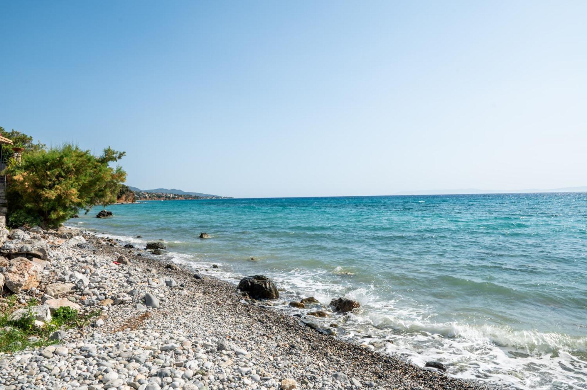 Thea Seaview Luxury Living Villa Каламата Екстериор снимка